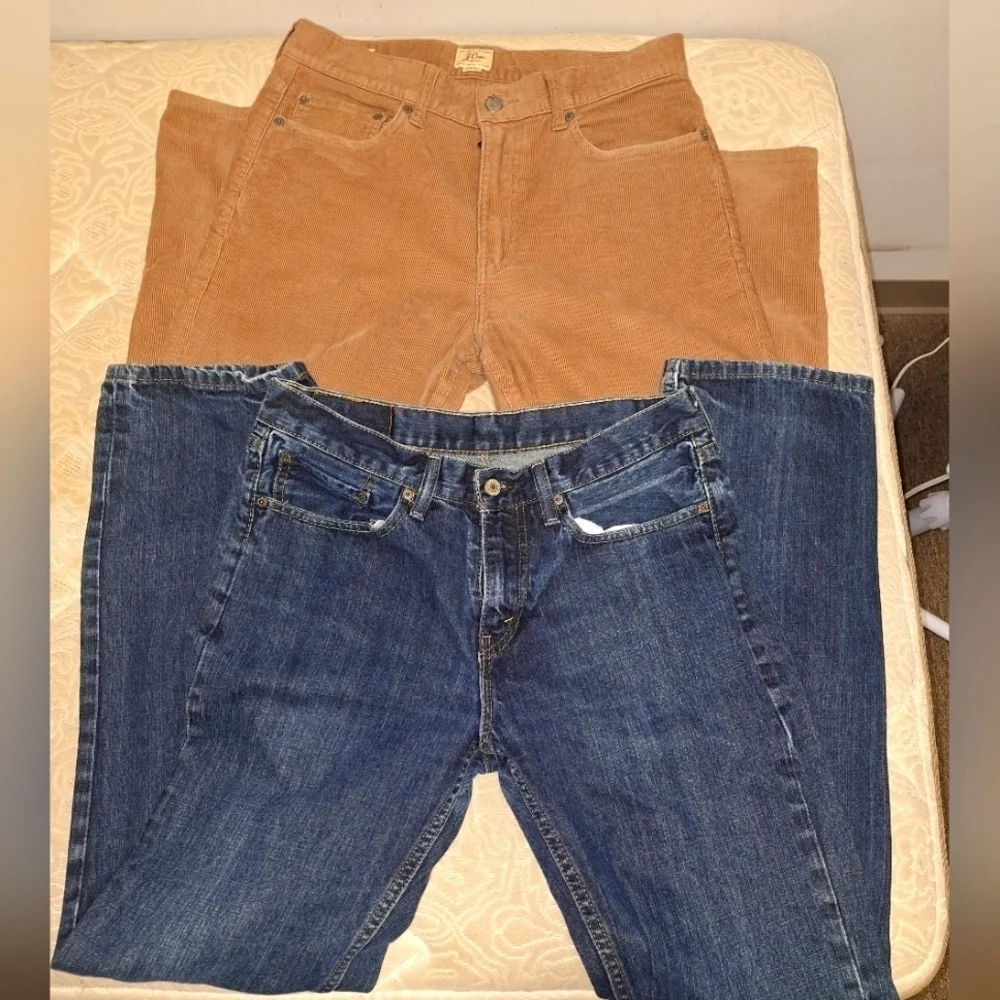 A bundle of 2 pairs of mens pants in a size 31x32. J.Crew corduroy, Levis denim